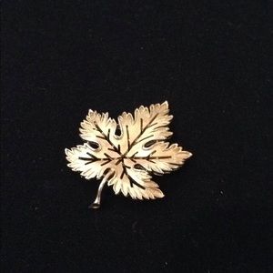 Vintage leafs brooch.